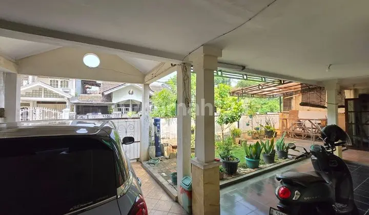 garasi/carport dijual rumah di delta pekayon
