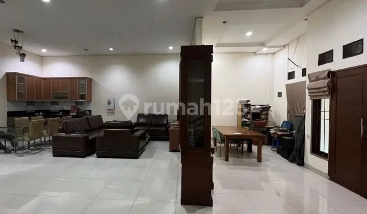 ruang tamu rumah rapi siap huni di