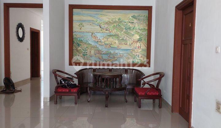 ruang tamu dijual rumah di perumahan wisma