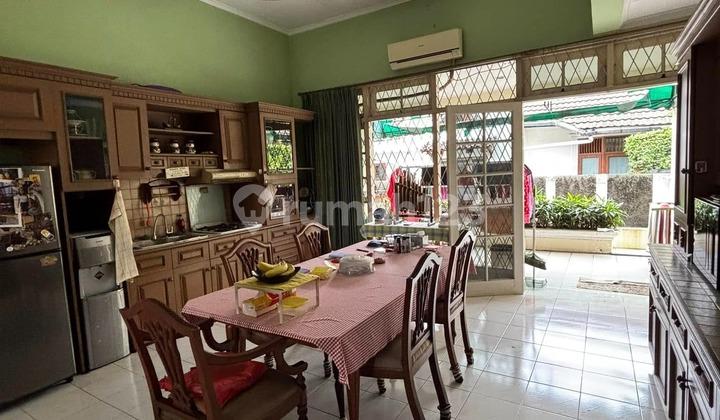 ruang makan rumah bagus banget dalam komplek