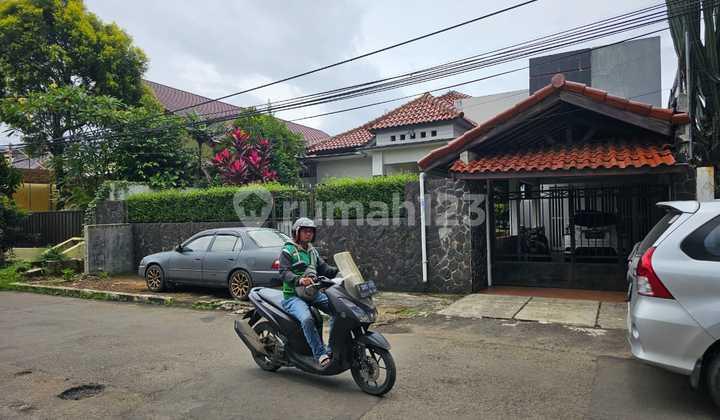 tampak depan rumah bagus shm di perumahan
