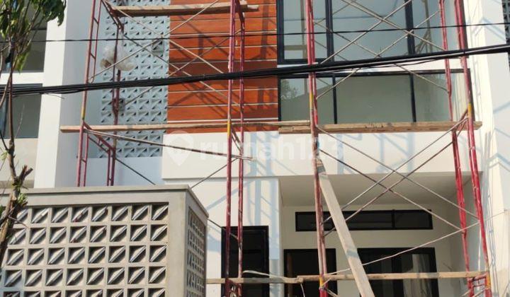 tampak depan baru gress rumah gading pantai