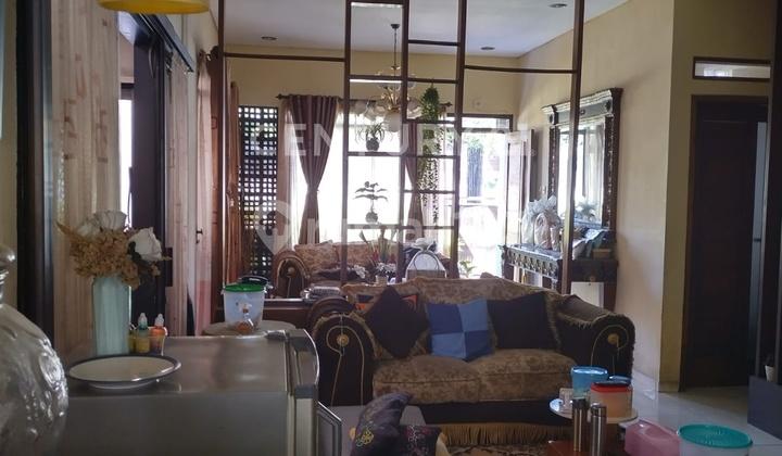 ruang tamu rumah siap huni di komplek