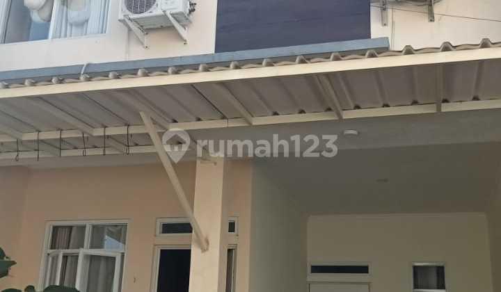 tampak depan rumah di pesona cinere residence,