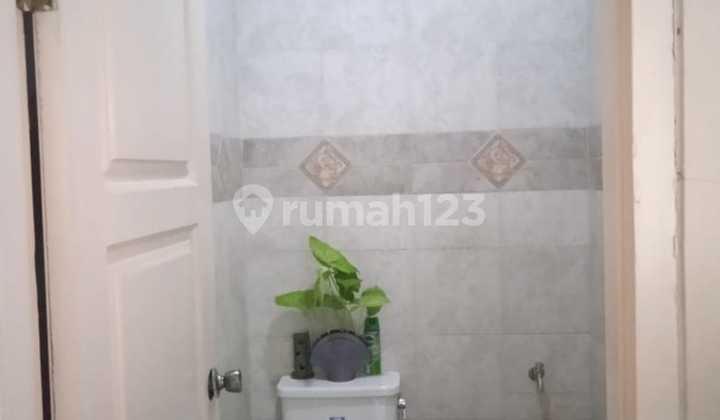 ruang tamu rumah di lembah cinere indah,