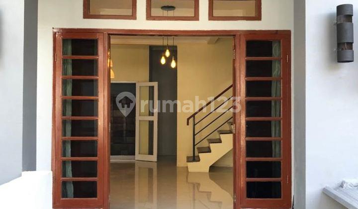 kamar mandi rumah di cinere, panorama bukit