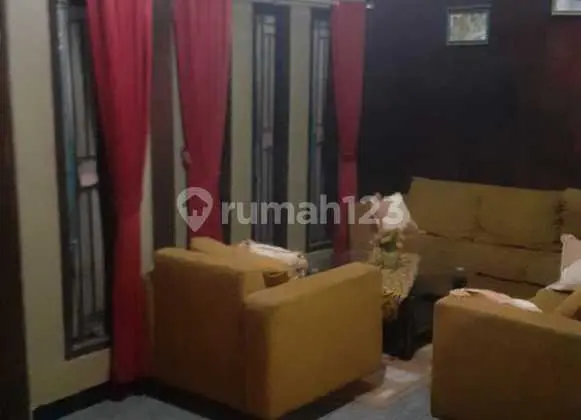 ruang tamu rumah di wismamas, cinangka, pondok