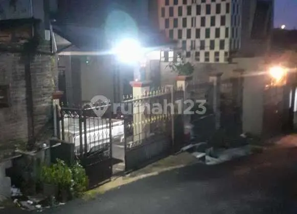 tampak depan rumah di wismamas, cinangka, pondok