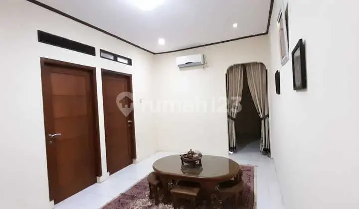 ruang tamu rumah di cinere, villa mutiara,