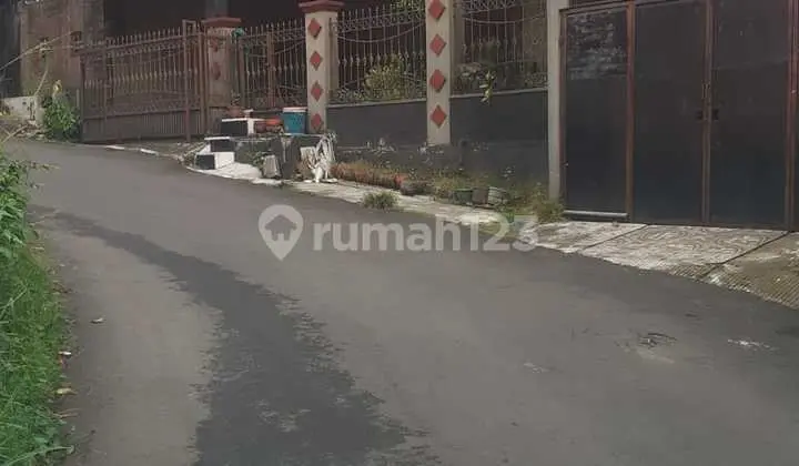 tampak depan rumah di wismamas, cinangka, pondok