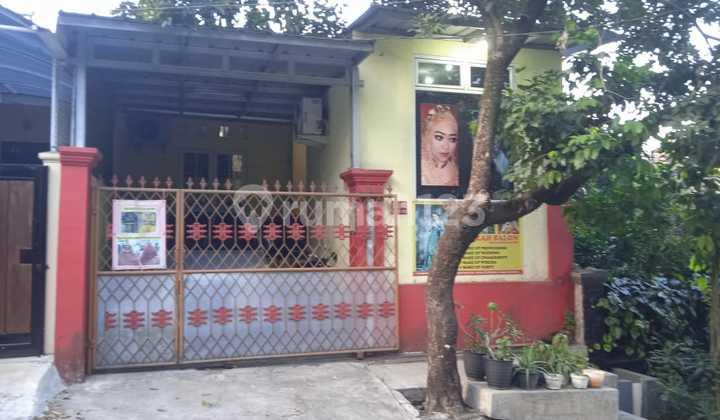 tampak depan rumah di wismamas, cinangka, pondok