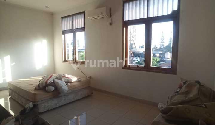 kamar tidur rumah di pangkalan jati indah,