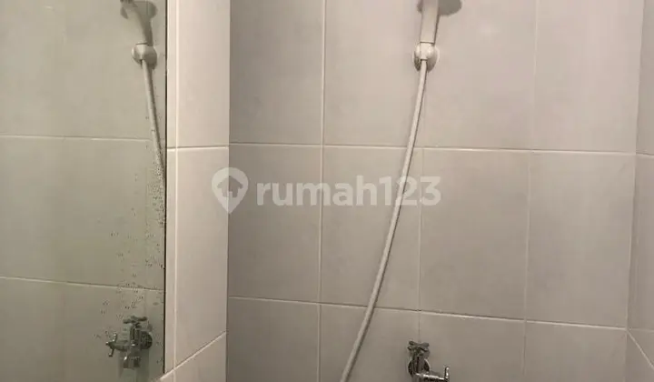 kamar mandi apartemen studio tokyo riverside pik2