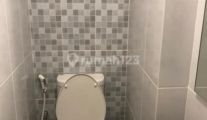 kamar mandi apartemen studio tokyo riverside pik2