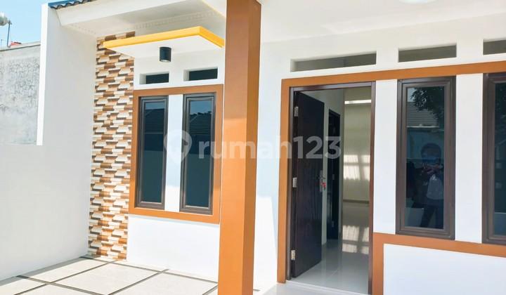 tampak depan rumah baru jadi siap huni
