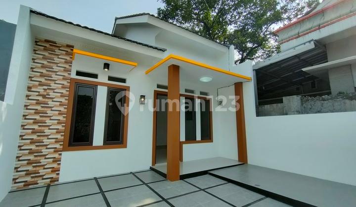 tampak depan rumah baru jadi siap huni