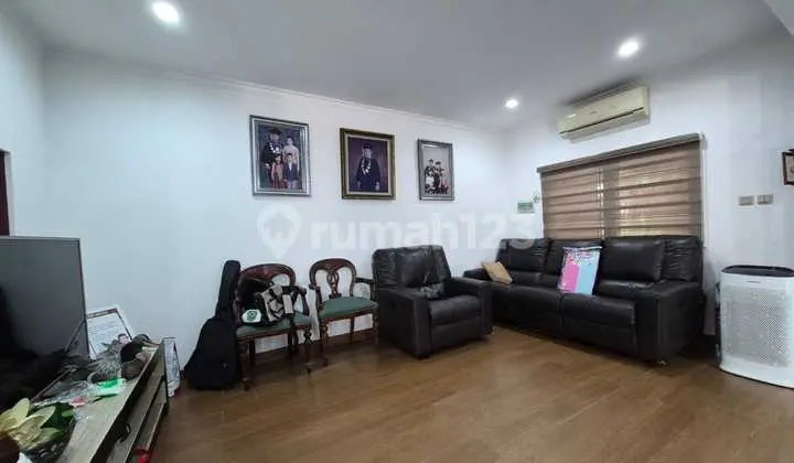 ruang tamu taman simpruk lippo cikarang rumah