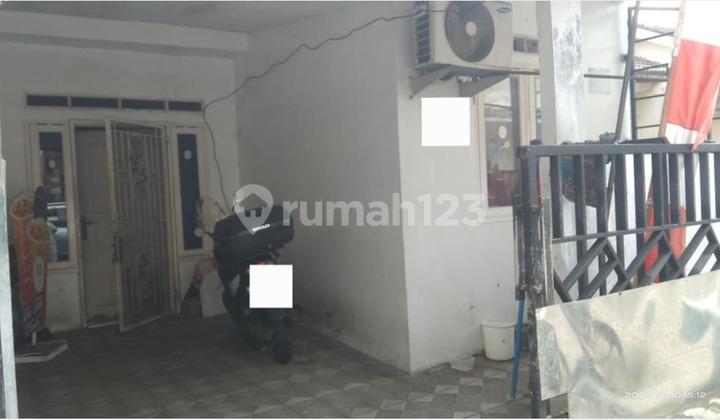 tampak depan dijual rumah di perumahan bumi