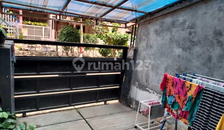 garasi/carport dijual rumah hunian di perumahan
