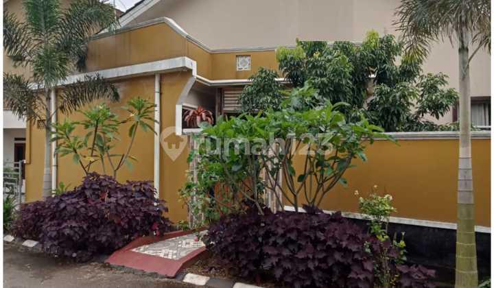 tampak depan rumah di pesona batavia jampang