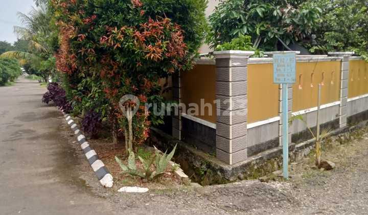 tampak depan rumah di pesona batavia jampang