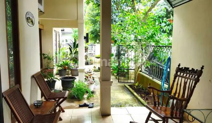 tampak depan di jual rumah 2 lantai