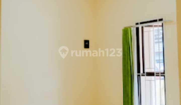 ruang tamu rumah mungil terawat di dramaga