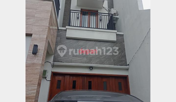 garasi/carport dijual rumah di komplek peruri