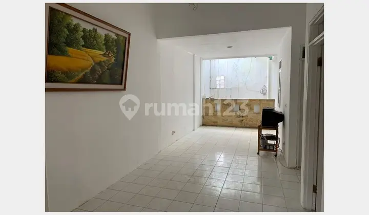 ruang keluarga dijual rumah di taman besakih