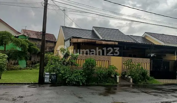 tampak depan rumah dijual 1 lantai siap