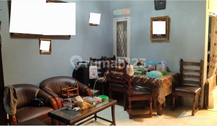 ruang tamu dijual rumah di perumahan bumi