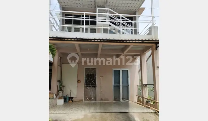 tampak depan dijual rumah 2 lantai di