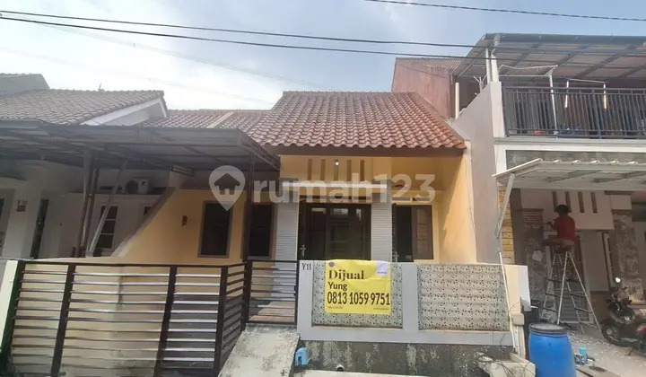 tampak depan rumah 1.5 lantai di mutiara