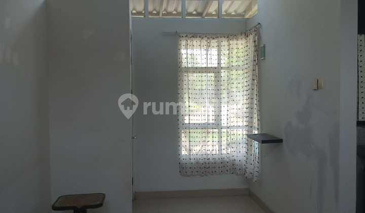 ruang tamu dijual rumah hoek di samira