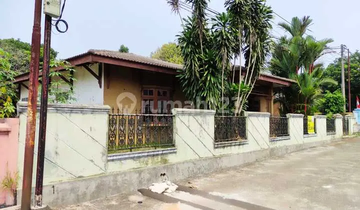 tampak depan dijual rumah heritage di perumahan