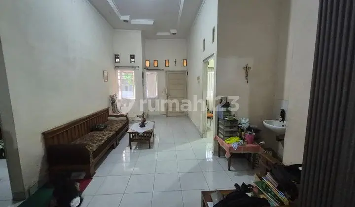 ruang tamu rumah murah siap huni villa