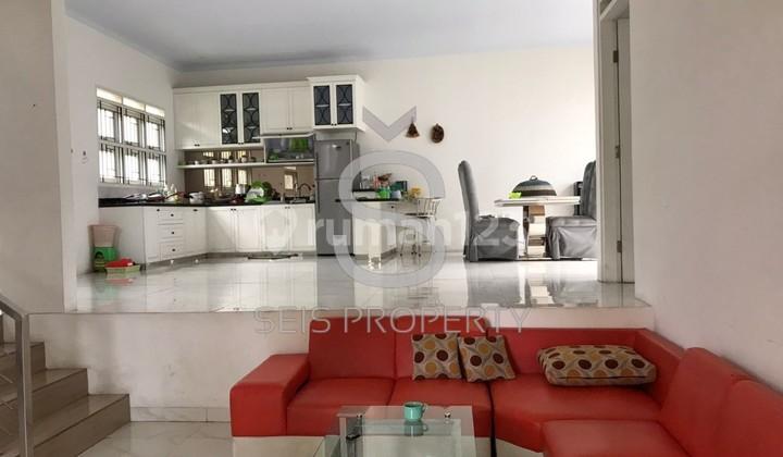 ruang keluarga dijual rumah modern minimalis.di dago
