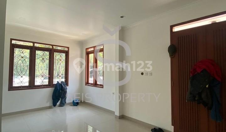 ruang keluarga dijual rumah asri minimalis dago