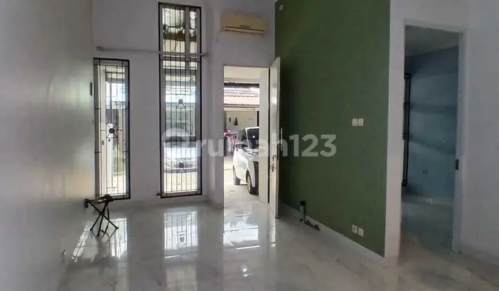 ruang tamu dijual rumah cantik dalam cluster