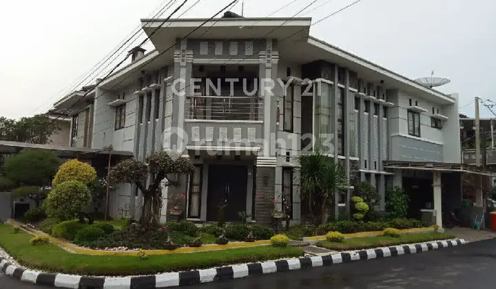 tampak depan rumah kawasan elite padmae langka