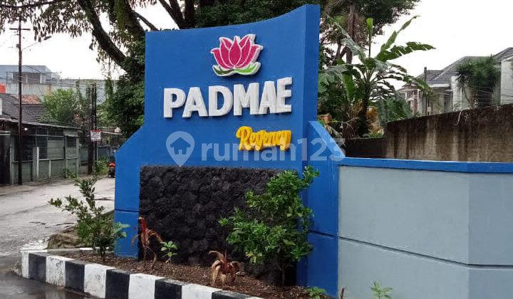 tampak depan rumah kawasan elite padmae langka