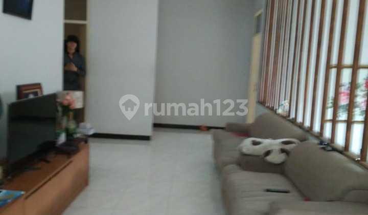 ruang keluarga rumah di terusan sukadamai, nyaman,