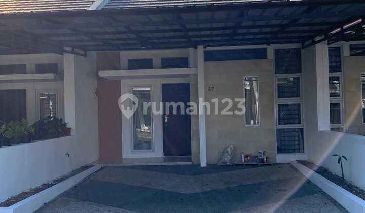 tampak depan rumah minimalis modern lokasi strategis
