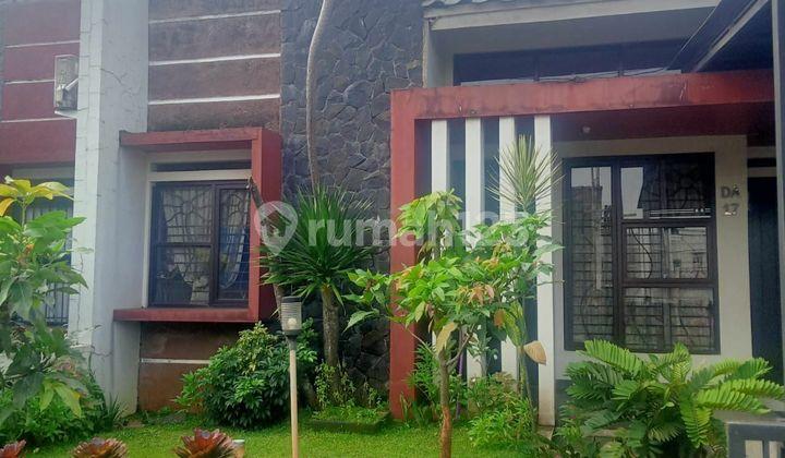 tampak depan dijual rumah siap huni di