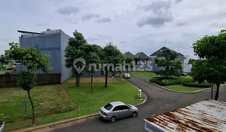 tampak depan rumah mewah 2 lantai siap