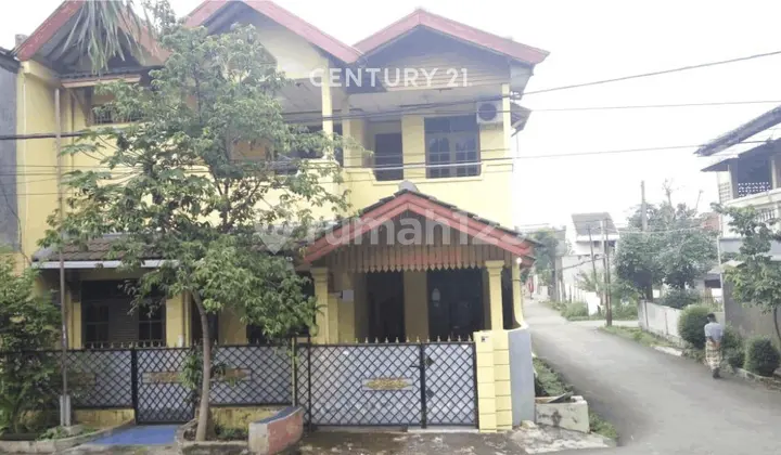 tampak depan dijual rumah 2 lantai di