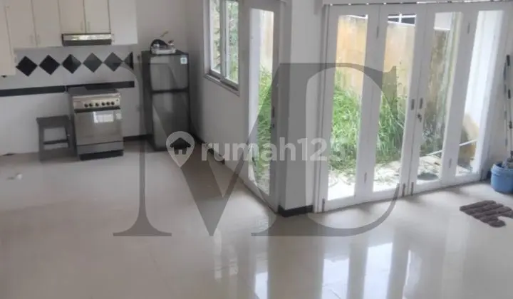 tampak depan rumah minimalis tengah kota 2