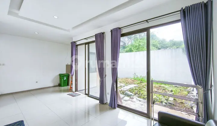 ruang tamu rumah 10 menit ke cibinong