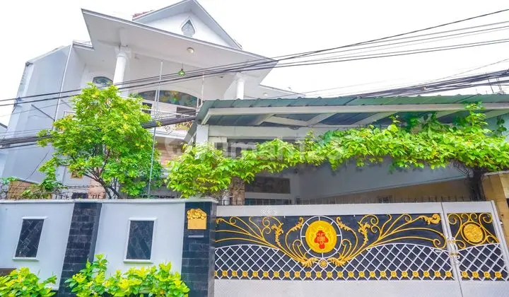 tampak depan rumah luas strategis 10 mnt