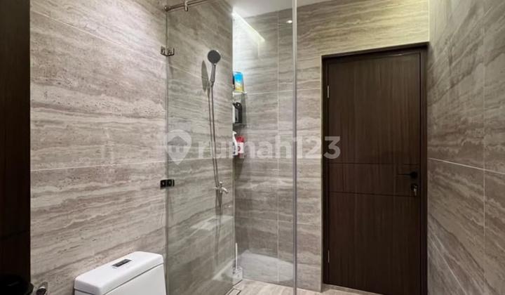 kamar mandi rumah hoek super luas di